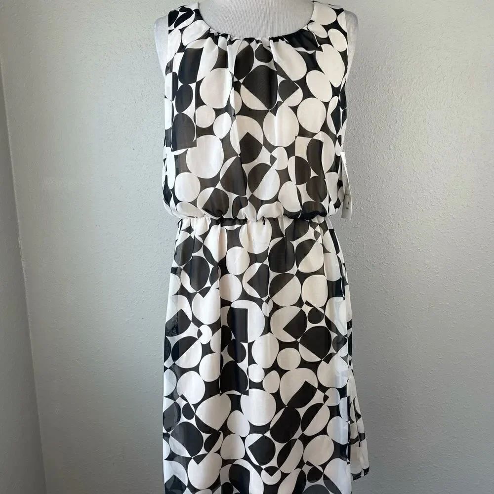 NWT Robbie Bee Sleeveless Dress Size M
